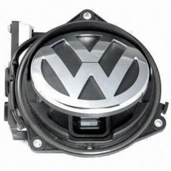 Штатная автоматическая камера заднего вида SWAT VDC-200 для VW Golf VII, Passat B7, CC, Touran, Multivan, Transporter интегрированная с эмблемой VW